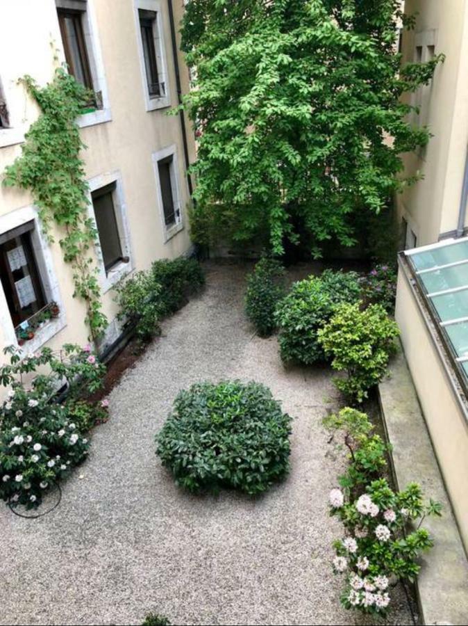 Exclusive & Central With Private Garden Genebra